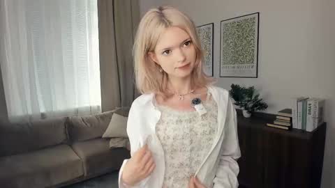 Snapshot of cutebrutality chatting on October 2025 08:31:02 AM Alice online show from October 2025 08:31:02 AM