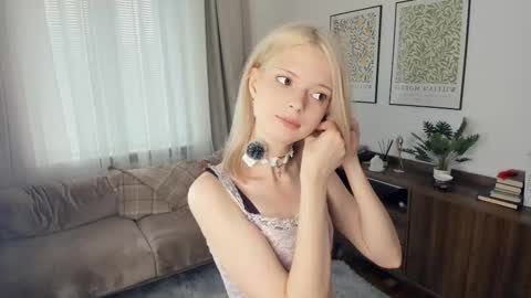 Snapshot of cutebrutality chatting on October 2025 08:07:01 AM Alice online show from October 2025 08:07:01 AM