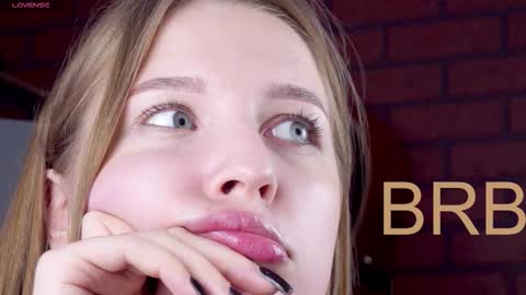 Rina online show from November 2025 06:13:02 AM