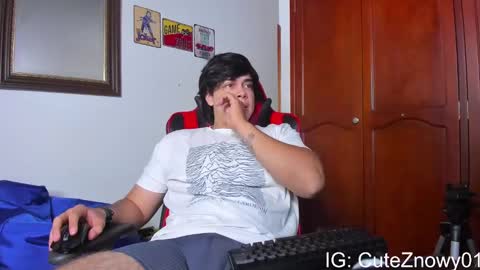 Snapshot of cuteznowyy chatting on February 2025 12:33:01 AM Ask me online show from February 2025 12:33:01 AM