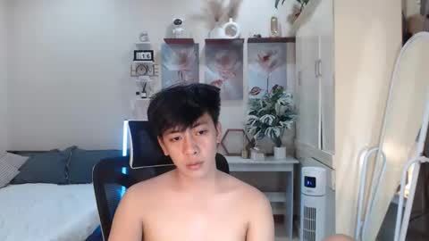 Snapshot of cutie_cumshow chatting on November 2025 05:08:01 PM Neil Taylor online show from November 2025 05:08:01 PM