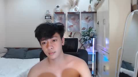 Snapshot of cutie_cumshow chatting on November 2025 07:02:02 PM Neil Taylor online show from November 2025 07:02:02 PM