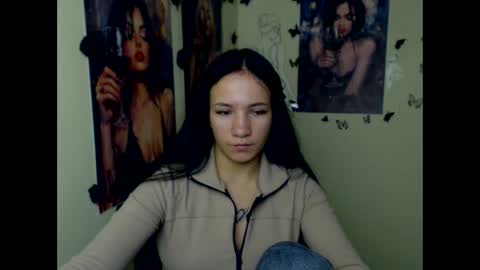 Snapshot of cutielady_ chatting on November 2025 01:32:01 PM Emma online show from November 2025 01:32:01 PM