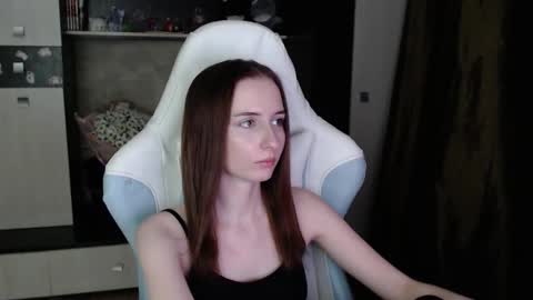 Snapshot of cutti_crystal chatting on October 2025 07:04:02 PM Cutti Crystal online show from October 2025 07:04:02 PM