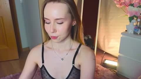Snapshot of cuute_angell chatting on December 2024 08:00:01 PM Virginia See you on Sunday online show from December 2024 08:00:01 PM
