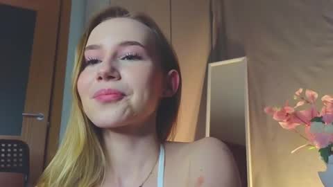 Snapshot of cuute_angell chatting on December 2024 08:03:02 PM Virginia See you on Sunday online show from December 2024 08:03:02 PM