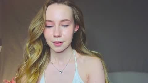 Snapshot of cuute_angell chatting on December 2024 08:02:02 PM Virginia See you on Sunday online show from December 2024 08:02:02 PM