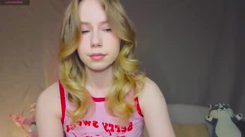 Snapshot of cuute_angell chatting on February 2025 05:31:01 PM Virginia See you on Sunday online show from February 2025 05:31:01 PM