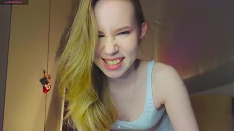 Snapshot of cuute_angell chatting on March 2025 05:03:02 PM Virginia See you on Sunday online show from March 2025 05:03:02 PM