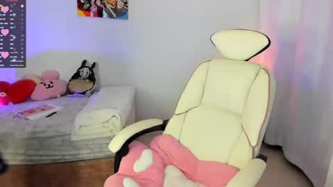 Snapshot of cyber_lizz chatting on February 2025 09:42:02 PM Liz online show from February 2025 09:42:02 PM