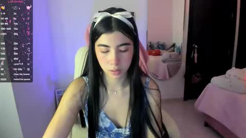 Snapshot of cyber_lizz chatting on November 2025 10:09:01 PM Liz online show from November 2025 10:09:01 PM