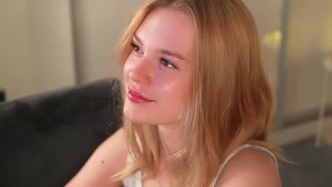 EMILY online show from November 2025 04:51:02 PM