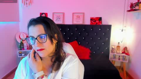 Mia  online show from January 2025 01:03:01 PM