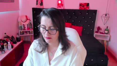 Mia  online show from January 2025 12:09:02 PM
