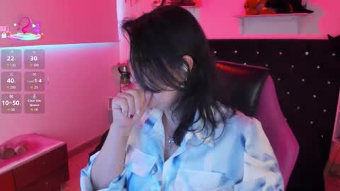 Mia  online show from September 2025 12:21:02 PM