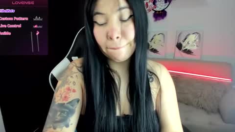 Ailyn  online show from October 2025 01:05:02 AM