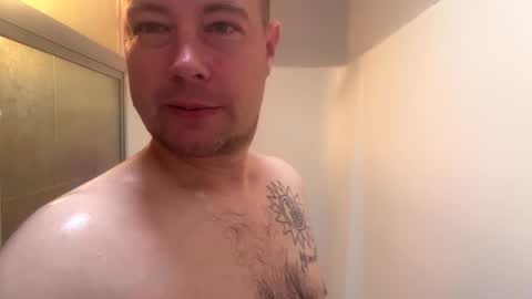 Snapshot of daddycam33 chatting on September 2025 02:08:01 PM DaddyCam33 online show from September 2025 02:08:01 PM
