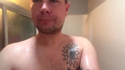 Snapshot of daddycam33 chatting on October 2025 04:59:01 PM DaddyCam33 online show from October 2025 04:59:01 PM