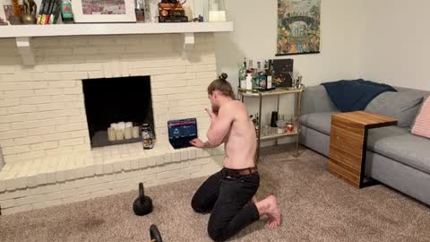 Snapshot of daddydaydrinkz chatting on December 2024 07:43:01 AM DaddydayDrinkz online show from December 2024 07:43:01 AM