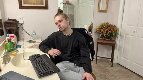 Snapshot of daddydaydrinkz chatting on February 2025 05:47:01 AM DaddydayDrinkz online show from February 2025 05:47:01 AM