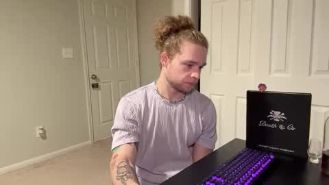 Snapshot of daddydaydrinkz chatting on March 2025 06:18:02 AM DaddydayDrinkz online show from March 2025 06:18:02 AM