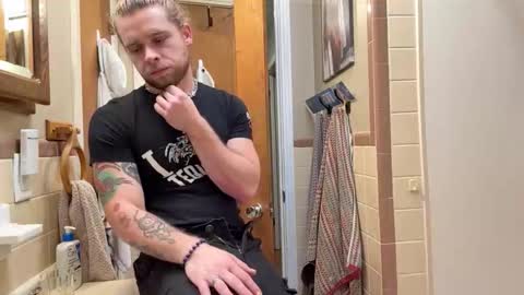 Snapshot of daddydaydrinkz chatting on November 2025 06:58:02 AM DaddydayDrinkz online show from November 2025 06:58:02 AM