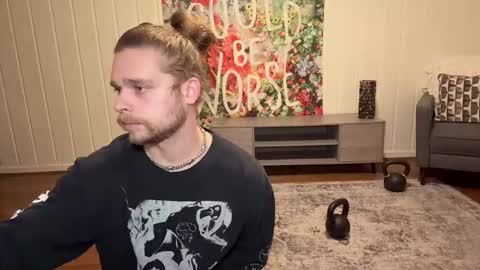 Snapshot of daddydaydrinkz chatting on December 2025 03:04:01 AM DaddydayDrinkz online show from December 2025 03:04:01 AM