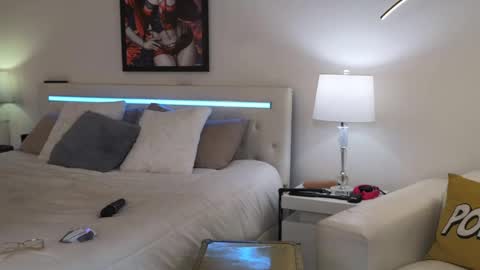 Snapshot of daddyissuessab chatting on December 2024 03:43:02 PM Sabrinna Bae online show from December 2024 03:43:02 PM