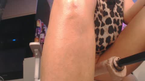 Snapshot of daddymoongirl chatting on December 2024 05:04:01 PM Tracey and Eve purple online show from December 2024 05:04:01 PM