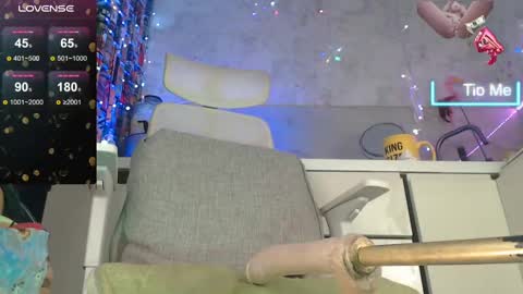 Snapshot of daddymoongirl chatting on March 2025 04:52:02 AM Tracey and Eve purple online show from March 2025 04:52:02 AM