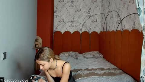 Snapshot of daddyonlyloveme chatting on September 2025 08:25:01 PM Zoe online show from September 2025 08:25:01 PM