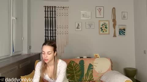 Snapshot of daddyonlyloveme chatting on October 2025 09:17:02 PM Zoe online show from October 2025 09:17:02 PM