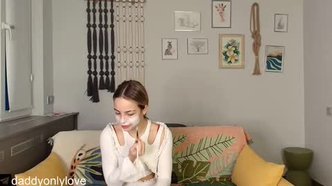 Snapshot of daddyonlyloveme chatting on October 2025 09:16:02 PM Zoe online show from October 2025 09:16:02 PM