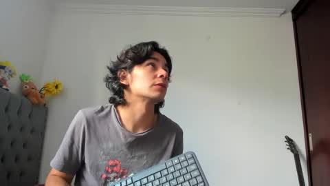 Snapshot of daemon_txuspunk chatting on January 2025 05:18:01 PM DAEMON online show from January 2025 05:18:01 PM
