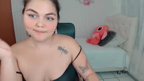 Snapshot of daeneryslove_doll chatting on October 2025 06:00:01 AM daeneryslove_doll online show from October 2025 06:00:01 AM