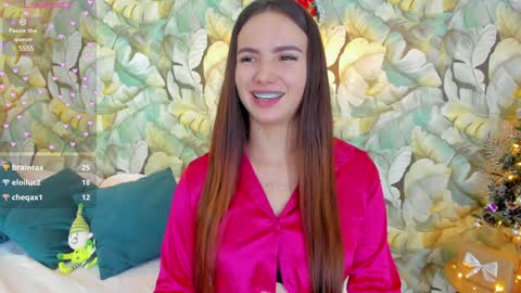 Dafne  online show from December 2024 07:49:02 PM