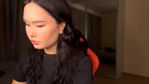 Scarlett online show from November 2025 03:01:01 PM