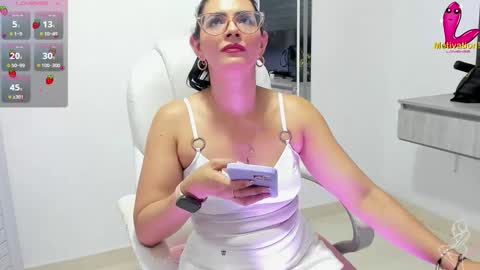 Snapshot of dahian_carter chatting on November 2025 11:15:02 PM Dahian online show from November 2025 11:15:02 PM