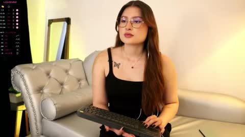 Lauren            online show from October 2025 01:56:02 PM