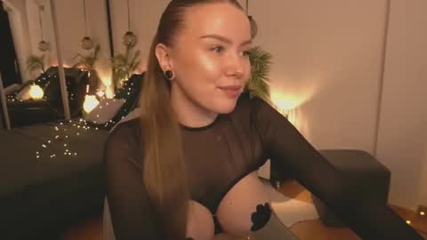 Snapshot of daisy_stacey chatting on October 2025 07:22:01 PM Stacey online show from October 2025 07:22:01 PM