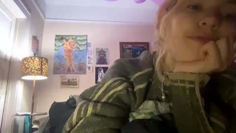 Snapshot of daisybaby699 chatting on December 2024 05:55:01 AM DaisyB3 online show from December 2024 05:55:01 AM