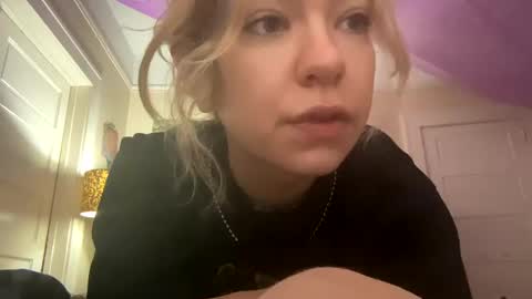 Snapshot of daisybaby699 chatting on December 2024 10:23:02 PM DaisyB3 online show from December 2024 10:23:02 PM