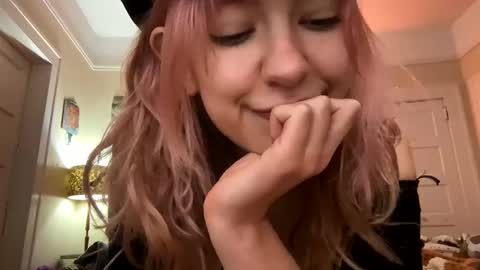 Snapshot of daisybaby699 chatting on February 2025 09:18:02 PM DaisyB3 online show from February 2025 09:18:02 PM