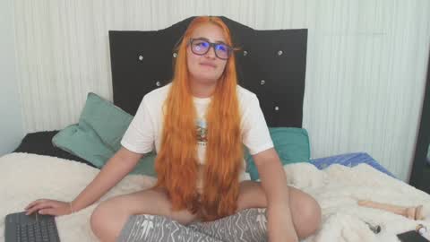 Snapshot of dakota_alice chatting on February 2025 05:52:02 AM Dakota and Valerie online show from February 2025 05:52:02 AM