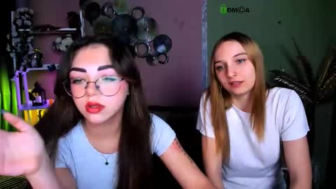 Snapshot of dakota_simple chatting on December 2025 01:17:01 PM Dakota online show from December 2025 01:17:01 PM