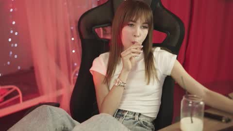 dakotaajohnnson online show from March 2025 02:45:02 PM