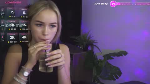 dakotaajohnnson online show from September 2025 08:25:01 AM