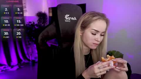 dakotaajohnnson online show from September 2025 11:01:01 AM