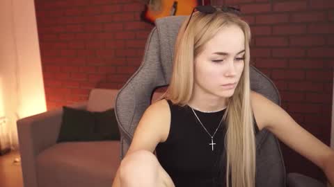 dakotaajohnnson online show from September 2025 10:50:01 AM