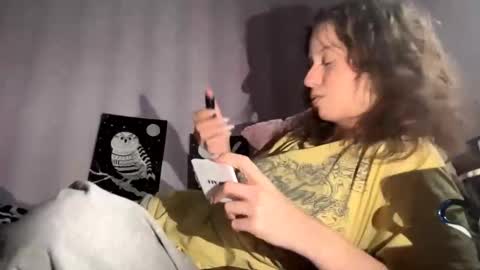 Snapshot of dakotabagaoisan chatting on November 2025 11:32:01 AM Carrie online show from November 2025 11:32:01 AM